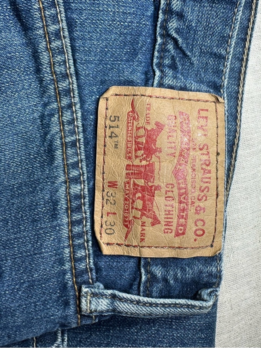 2010 Classic Men's 505 Straight-Leg Levi Jeans light wash distressed. 33” #y2k - Picture 9 of 11